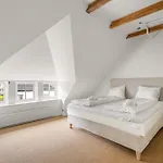Elegant Historic - Stunning Views 卑爾根