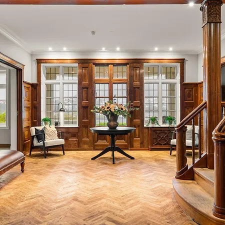 Elegant Historic - Stunning Views 卑爾根