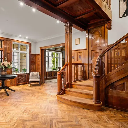 Elegant Historic - Stunning Views 卑爾根