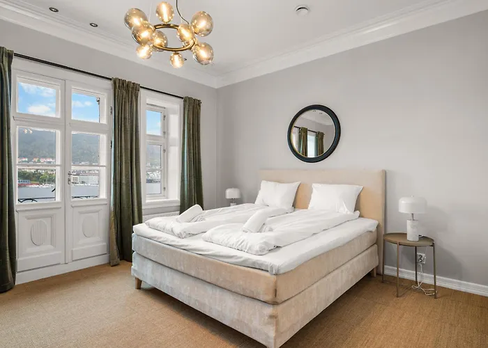 Elegant Historic - Stunning Views * Bergen