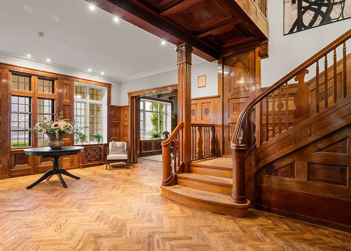 Elegant Historic - Stunning Views * Bergen