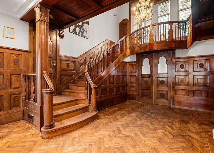 Elegant Historic - Stunning Views * Bergen